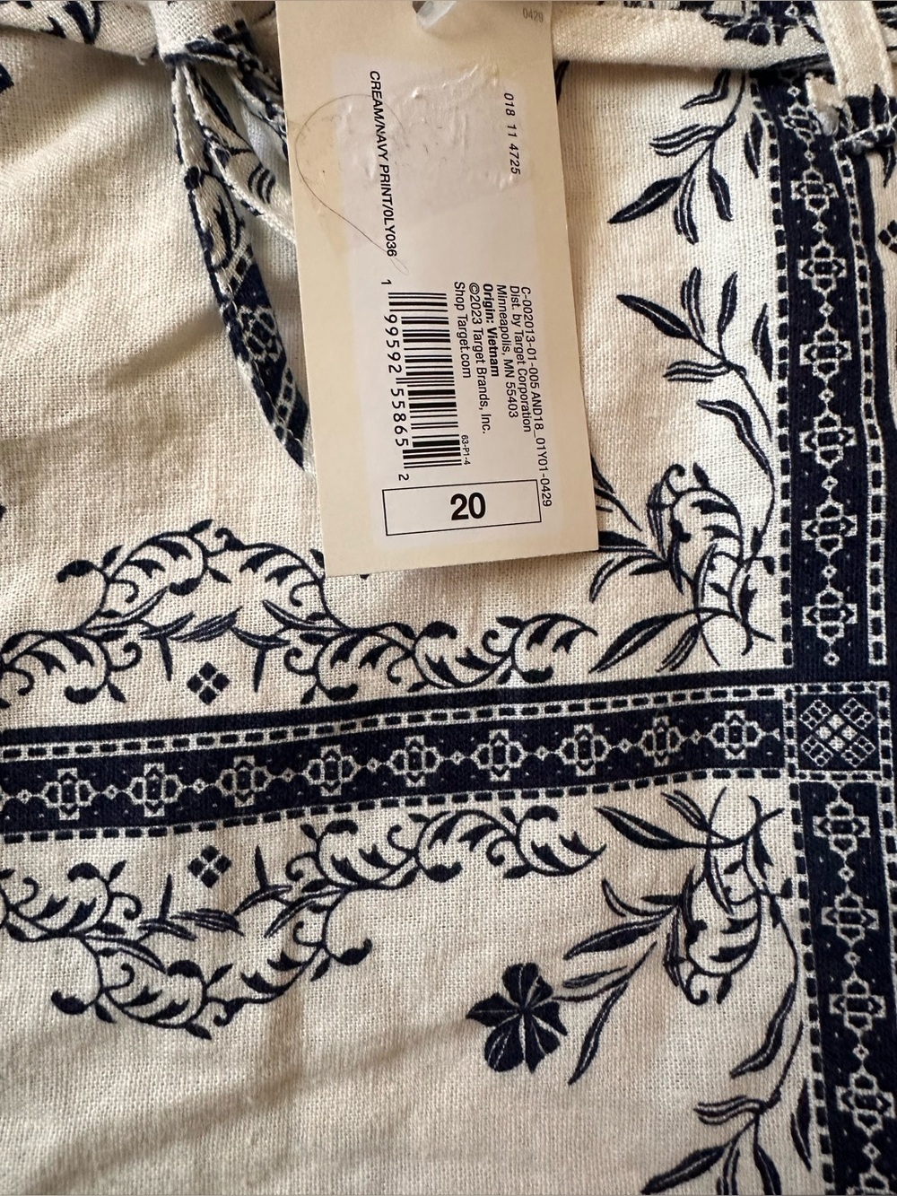 a new day White and Navy Floral Scallop Hem High-Waist Shorts - Picture 4 of 8